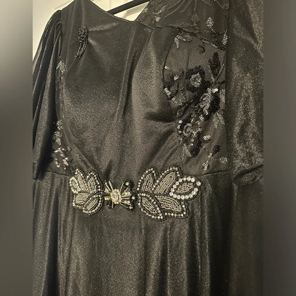 Dress - Picture 8 of 11